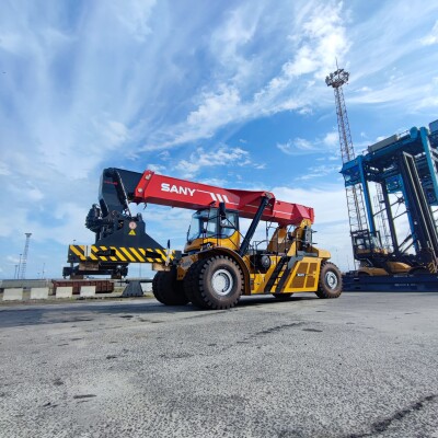 SANY Reachstacker-1