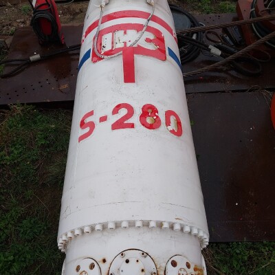 For Sale:IHC Hydraulic Hammer S280 and 2 sleeves IHC Hydraulic Hammer S280 and 2 sleeves