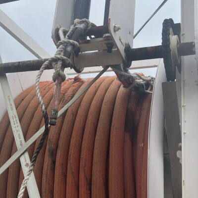 Umbilical winch with umbilical-4