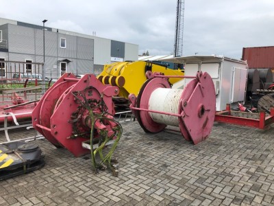 Liebherr Pedestal Mounted Offshore crane MTC 2600-100D Litronic with 100T Capacity