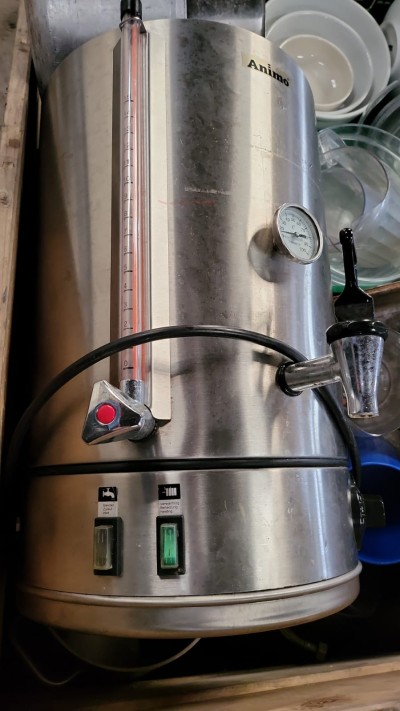 Hot water maker