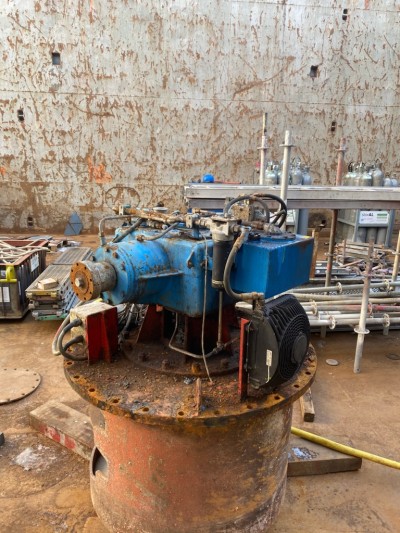 Omega water jet thruster