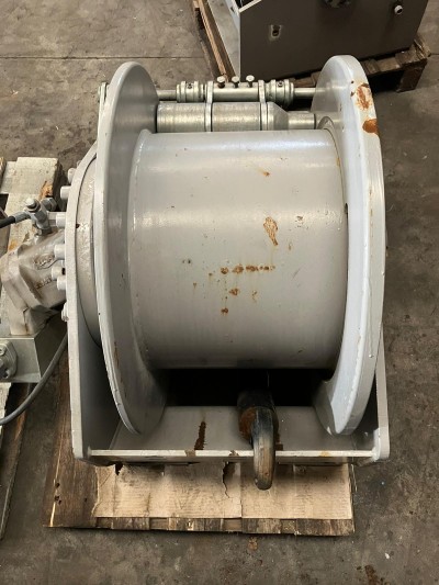 Tugger winch with 17T capacity