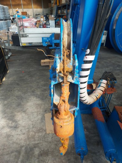 MacGregor Plimsoll Knuckle Boom Crane with max 5,5T at 2,4 mtr