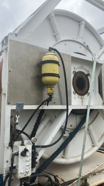 Umbilical winch with umbilical