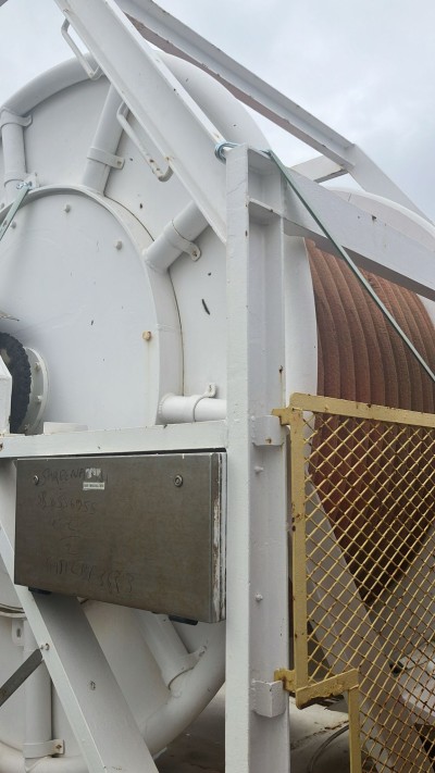 Umbilical winch with umbilical