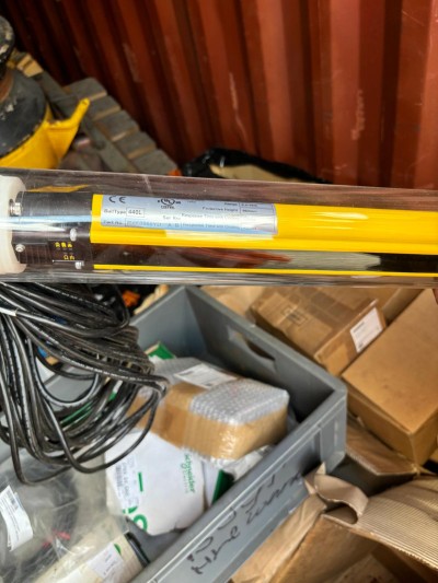 Allen-Bradley GuardShield lights 440L-R4K0640YD