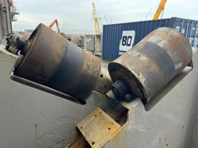 Heavy duty hydraulic driven rollers