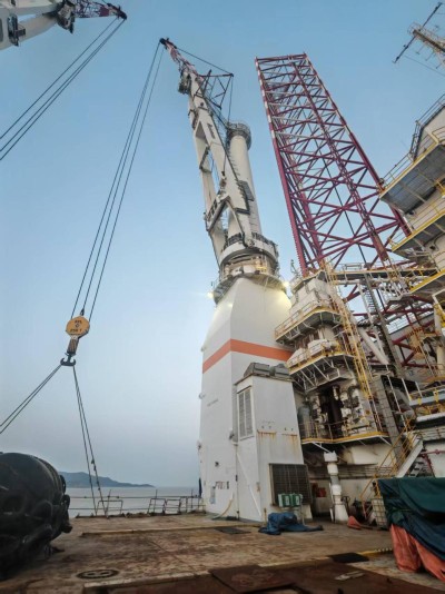 Huisman crane (PMOC) with 750T capacity
