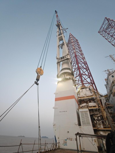 Huisman crane (PMOC) with 750T capacity