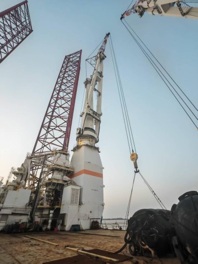 Huisman crane (PMOC) with 750T capacity