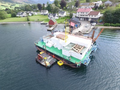 Diving Barge (25m x 15m x 3.5m) w/ moonpool