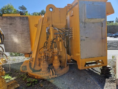 Dreggen pedestal crane