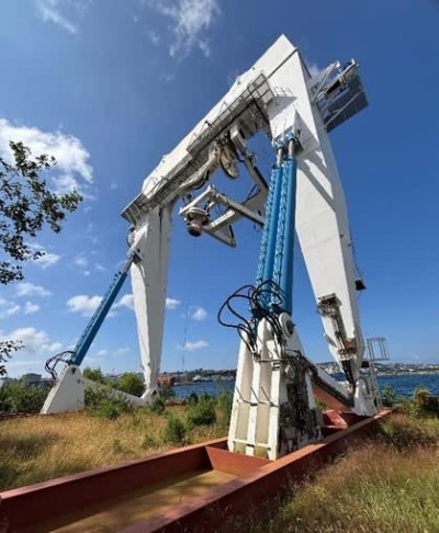 250 Ton Macgregor HMF 2500 hydraulic A-frame