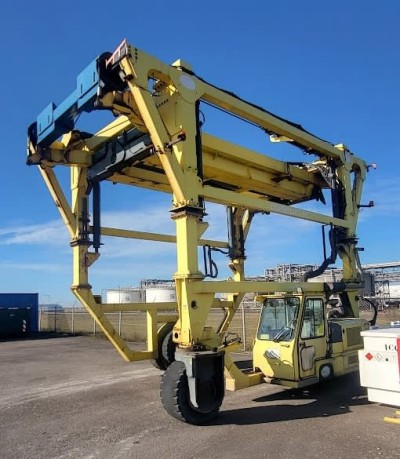 Combilift Straddle Carrier – Model SC3T (35 Ton Capacity)