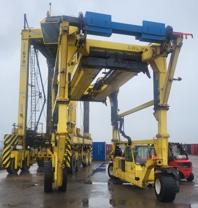 Combilift Straddle Carrier – Model SC3T (35 Ton Capacity)