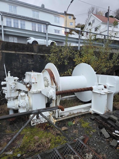 Karmoy winches