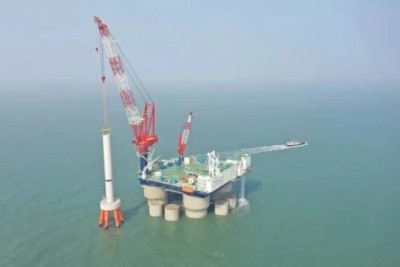 Deep-Submersible Offshore Installation Platform