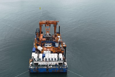 Shallow water cable laying barge