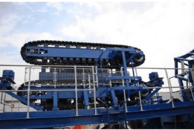 Shallow water cable laying barge