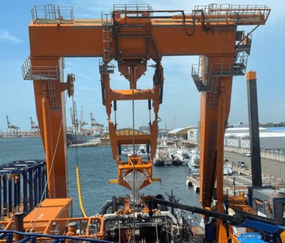 Shallow water cable laying barge