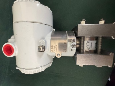 ABB Differential Pressure Transmitter 4-20mA 10.5-42VDC Industrial Sensor Stainless Steel NEW UNUSED