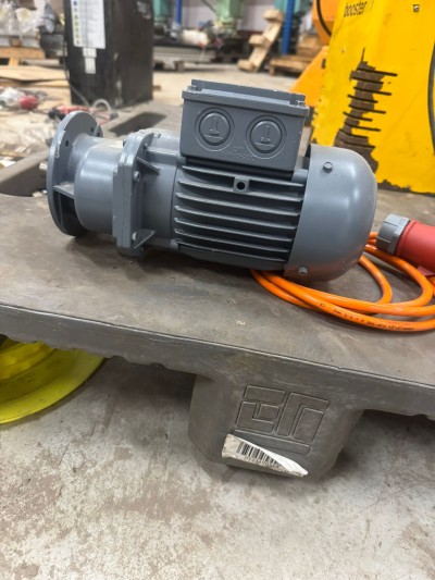 Bauer Geared Motor BG06-31/D06LA4 0.18kW 400V 92RPM IP65 NEW Industrial Gear Motor