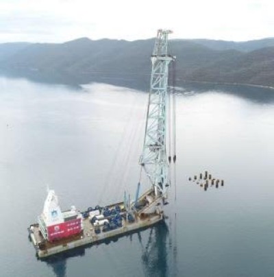 Non-self-propelled large-scale pile driving barge