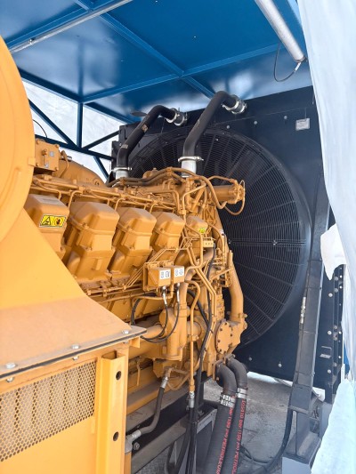 CAT 3512 mounted engine on semitrailer complete with Oilworks Torque Converter