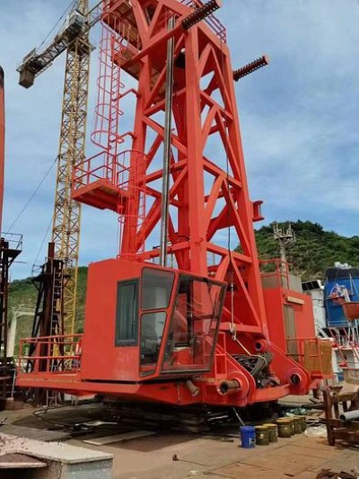 Seatrax 250T crane