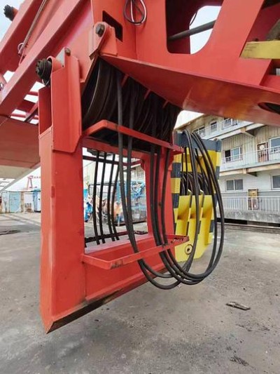 Seatrax 250T crane