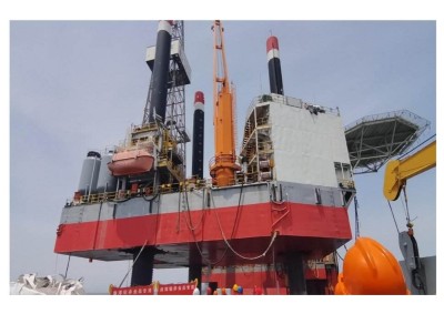 Three-pile self-elevating mobile drilling platform