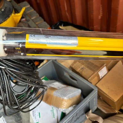 Allen-Bradley GuardShield lights 440L-R4K0640YD