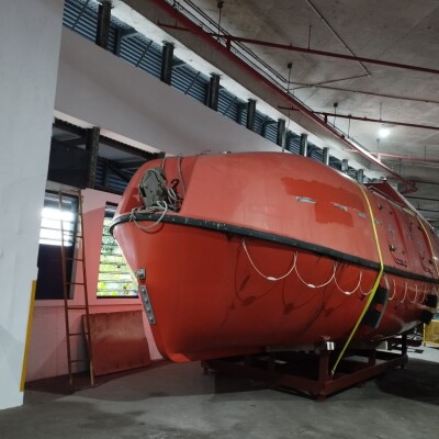 For Sale:Fully Enclosed Life boat 75 persons Fully Enclosed Life boat 75 persons