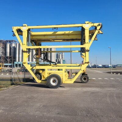 For Sale:Combilift Straddle Carrier – Model SC3T (35 Ton Capacity) Combilift Straddle Carrier – Model SC3T (35 Ton Capacity)