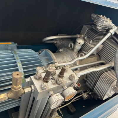 For Sale:AIR COMPRESSOR AIR COMPRESSOR