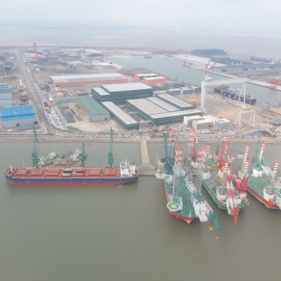 Self-elevating wind farm construction platform (Jackup)