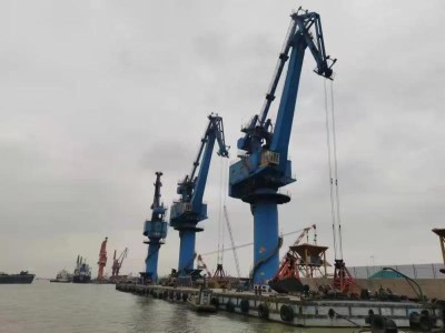 Crane Barge Terminal transshipment and hoisting
